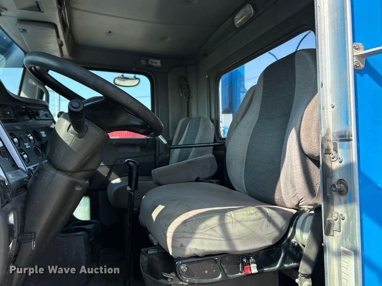 image for item ET3060 2006 Kenworth T800 winch truck