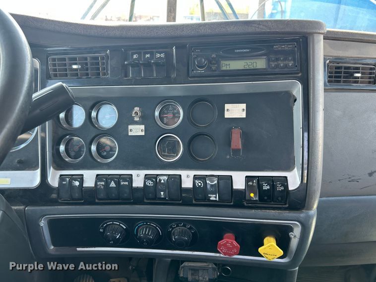 image for item ET3060 2006 Kenworth T800 winch truck