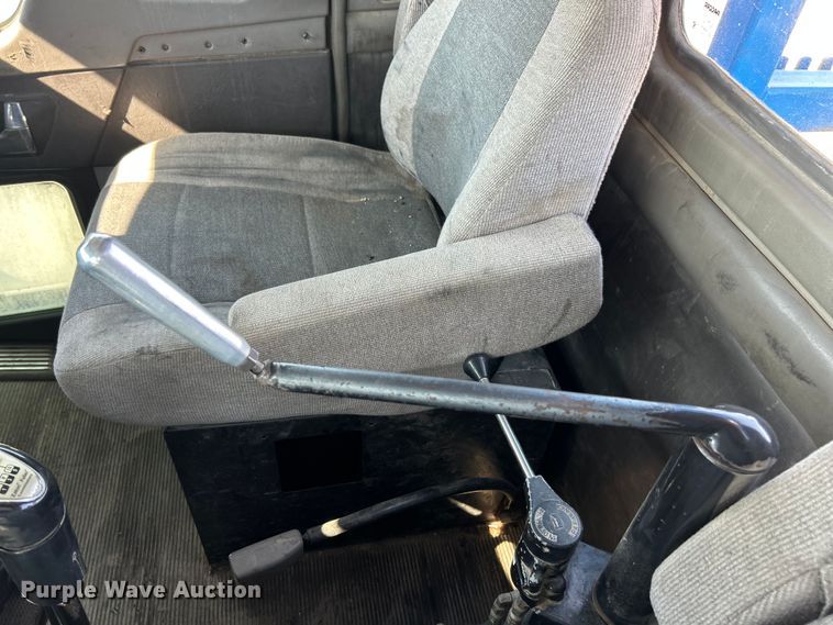 image for item ET3060 2006 Kenworth T800 winch truck