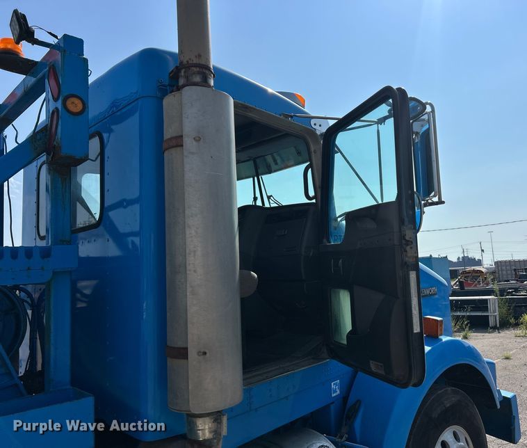 image for item ET3060 2006 Kenworth T800 winch truck