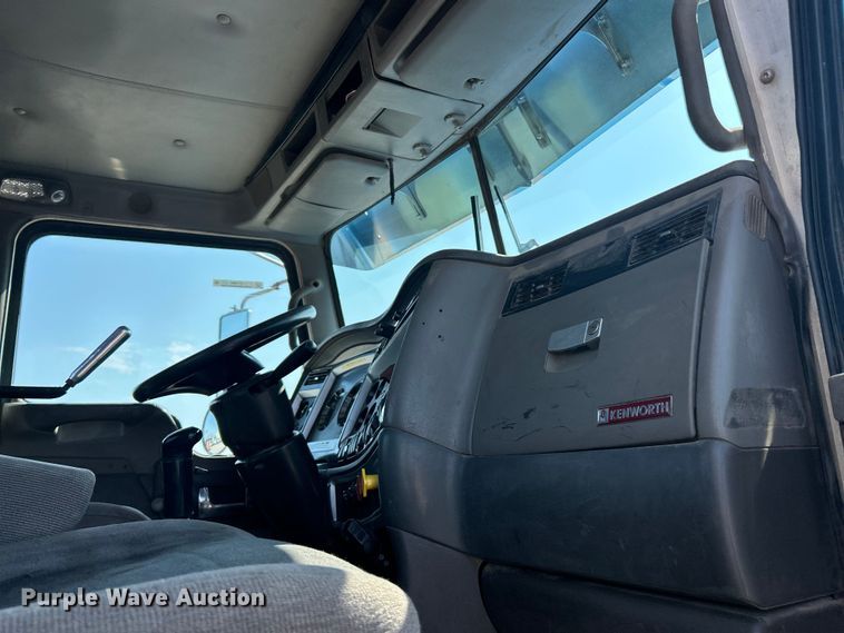 image for item ET3060 2006 Kenworth T800 winch truck