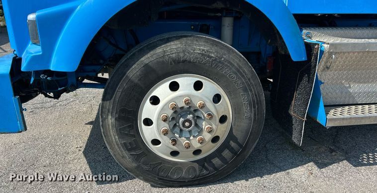 image for item ET3060 2006 Kenworth T800 winch truck