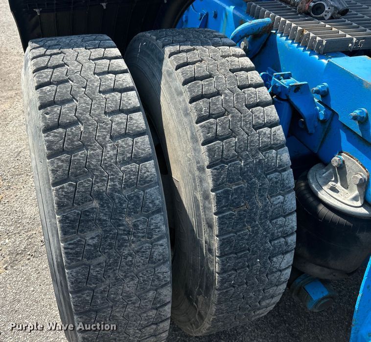 image for item ET3060 2006 Kenworth T800 winch truck