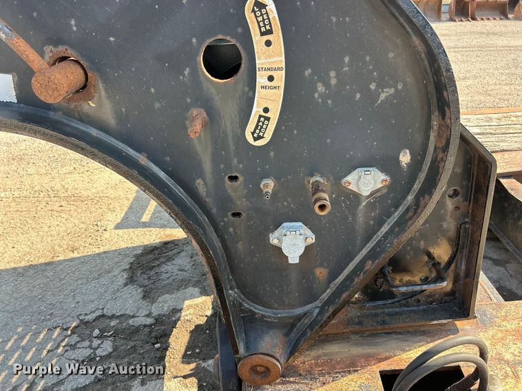 image for item ET3062 2003 Etnyre Blackhawk lowboy equipment trailer