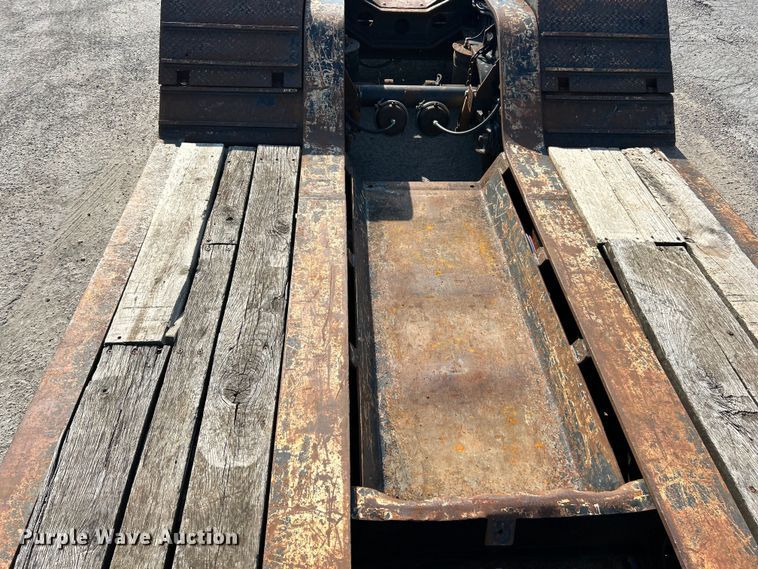 image for item ET3062 2003 Etnyre Blackhawk lowboy equipment trailer