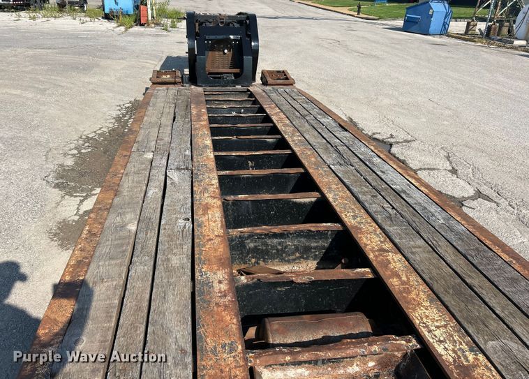 image for item ET3062 2003 Etnyre Blackhawk lowboy equipment trailer