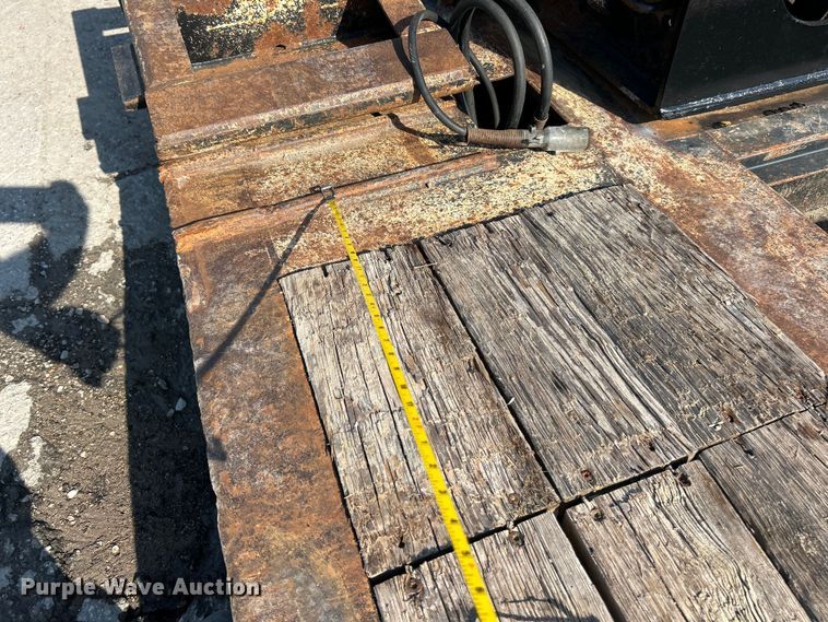 image for item ET3062 2003 Etnyre Blackhawk lowboy equipment trailer