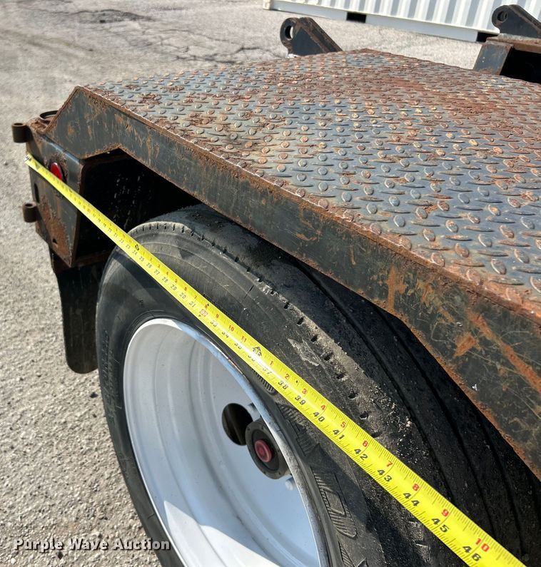 image for item ET3062 2003 Etnyre Blackhawk lowboy equipment trailer