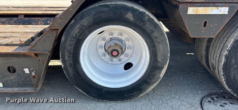 image for item ET3062 2003 Etnyre Blackhawk lowboy equipment trailer