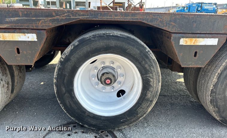 image for item ET3062 2003 Etnyre Blackhawk lowboy equipment trailer