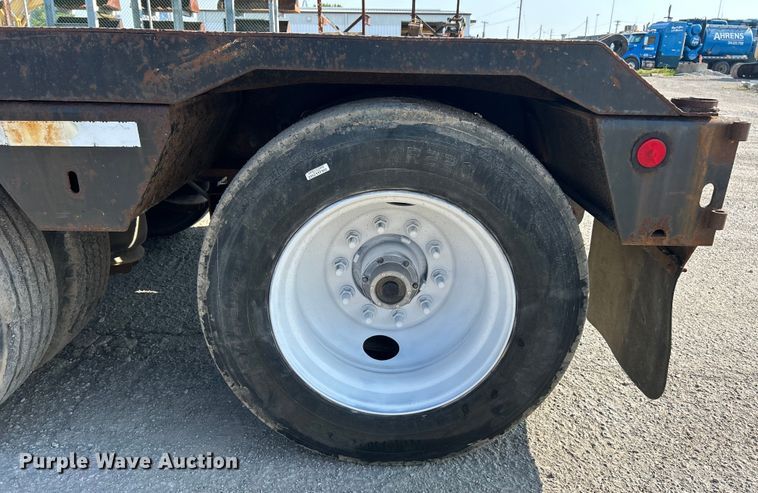 image for item ET3062 2003 Etnyre Blackhawk lowboy equipment trailer