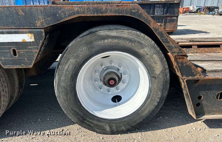 image for item ET3062 2003 Etnyre Blackhawk lowboy equipment trailer