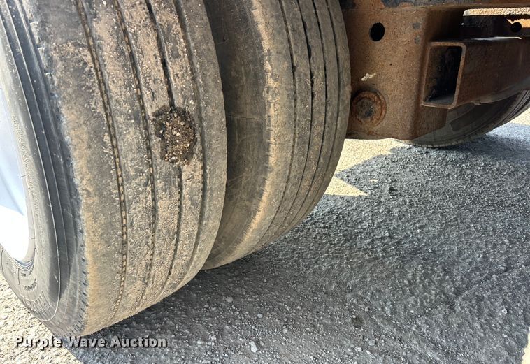 image for item ET3062 2003 Etnyre Blackhawk lowboy equipment trailer