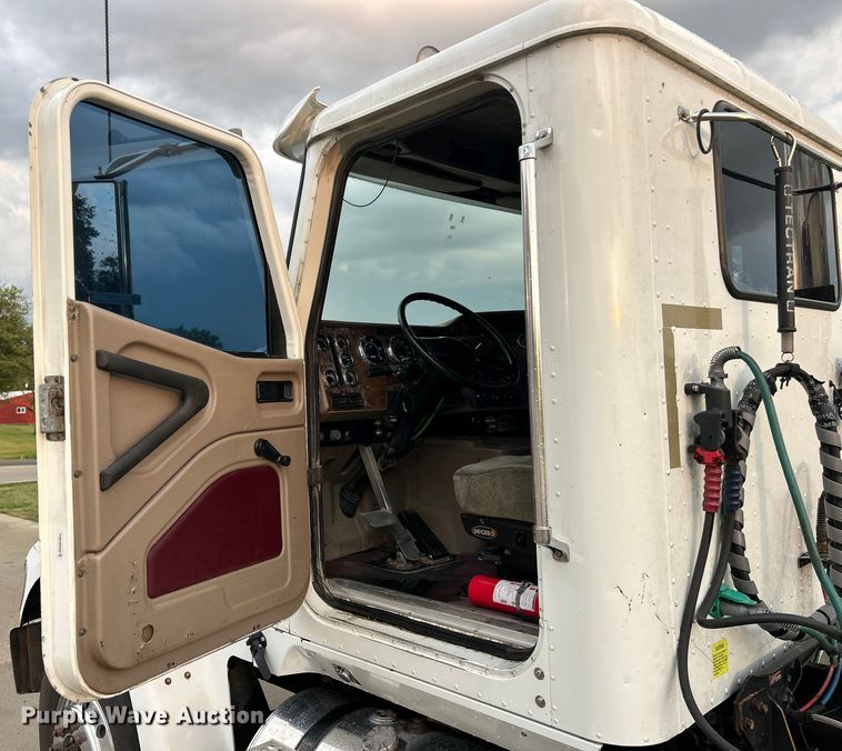 image for item ET3067 2007 International 5900i SFA semi truck