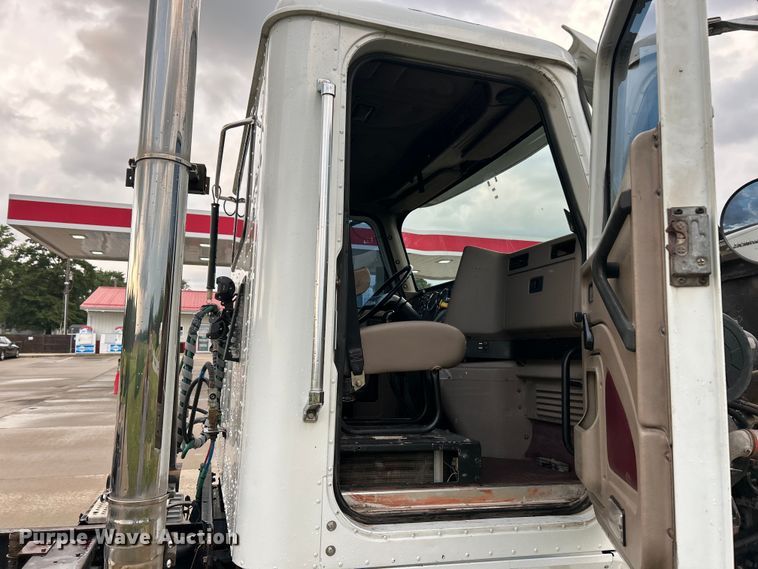 image for item ET3067 2007 International 5900i SFA semi truck