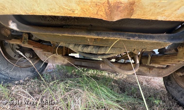 image for item ET7042 1992 International 4700  dump truck