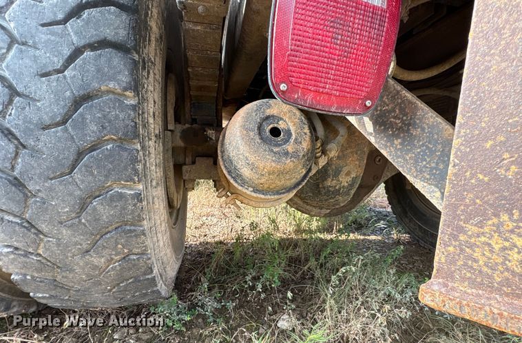 image for item ET7042 1992 International 4700  dump truck