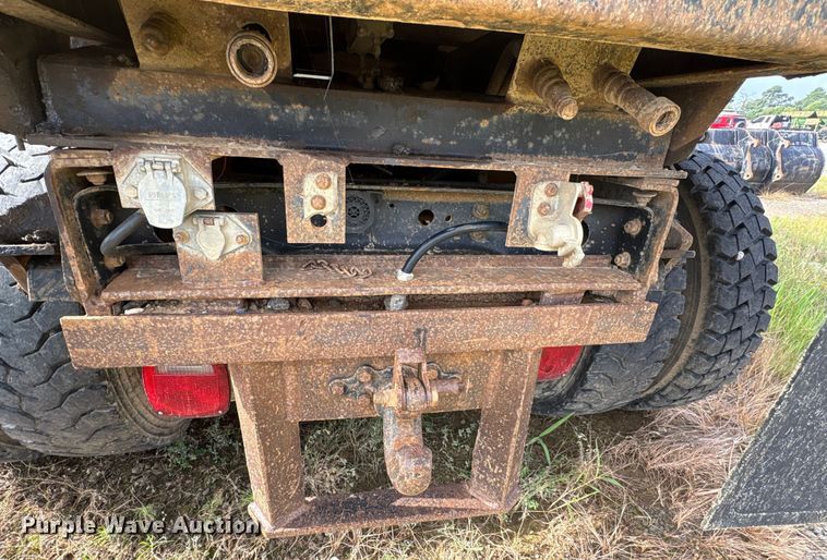 image for item ET7042 1992 International 4700  dump truck