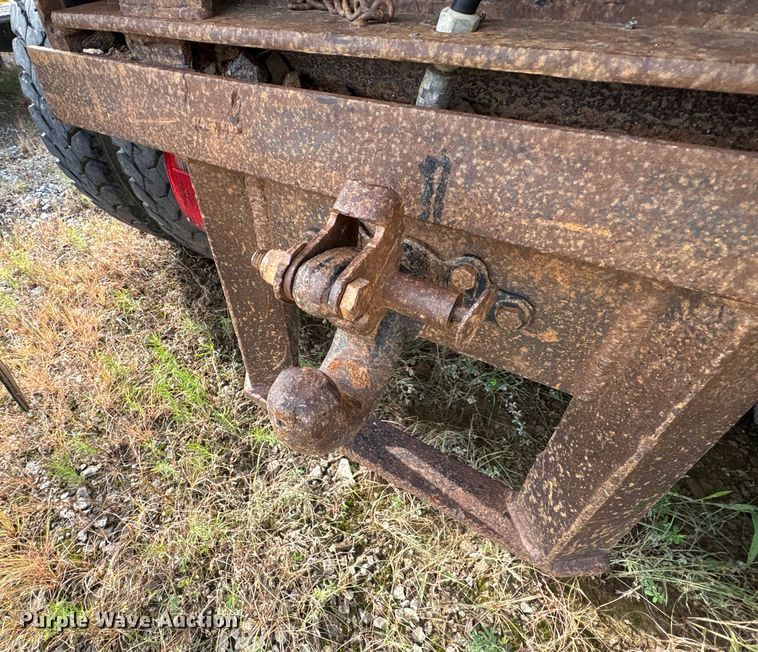 image for item ET7042 1992 International 4700  dump truck