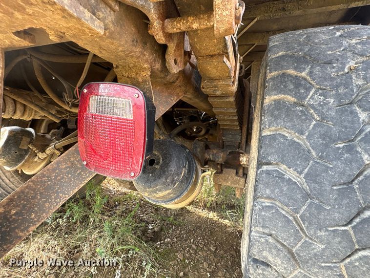 image for item ET7042 1992 International 4700  dump truck