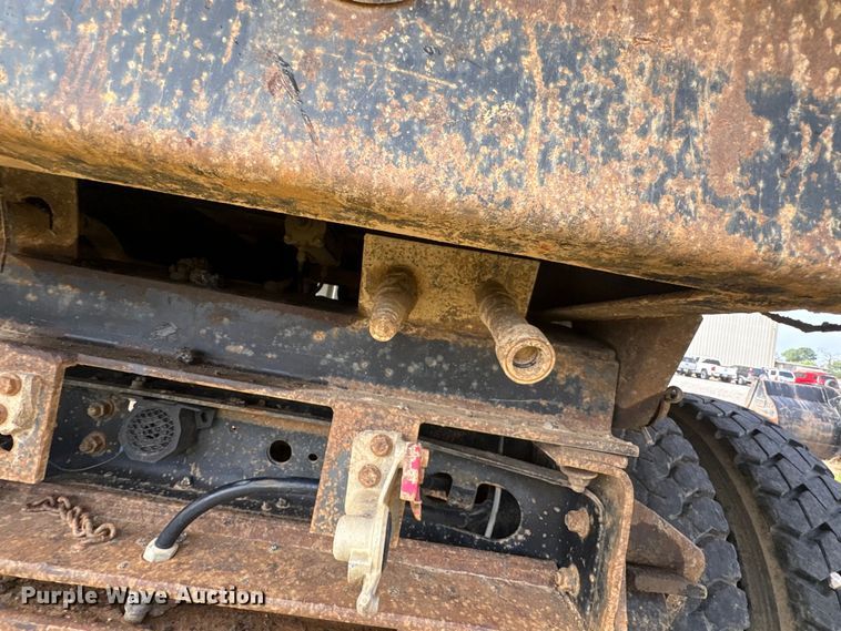 image for item ET7042 1992 International 4700  dump truck