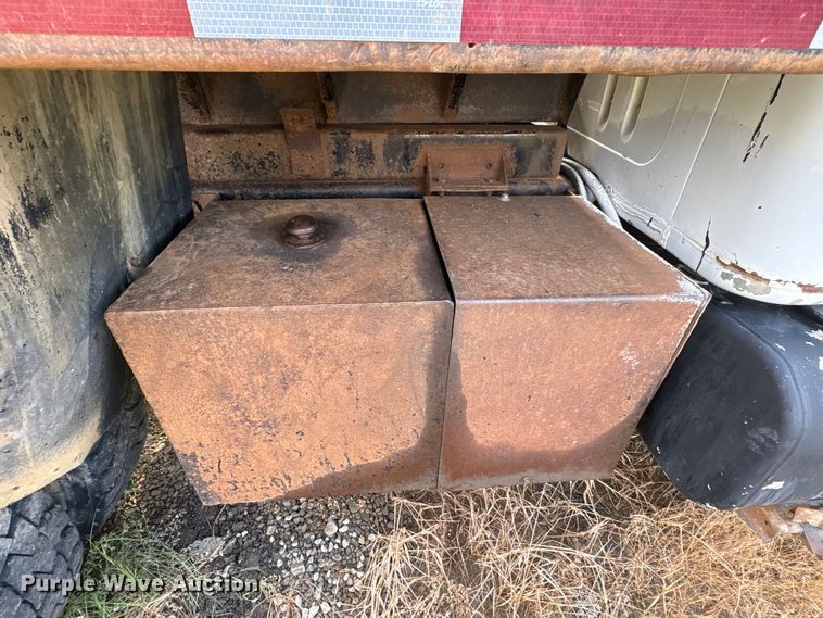 image for item ET7042 1992 International 4700  dump truck