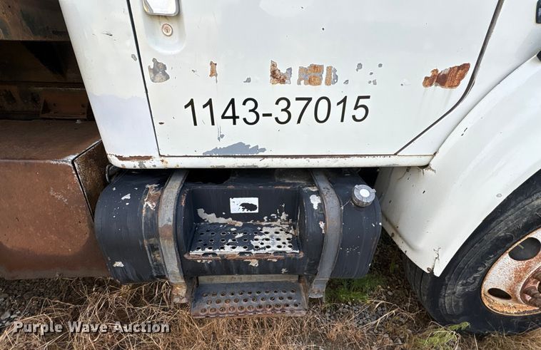 image for item ET7042 1992 International 4700  dump truck