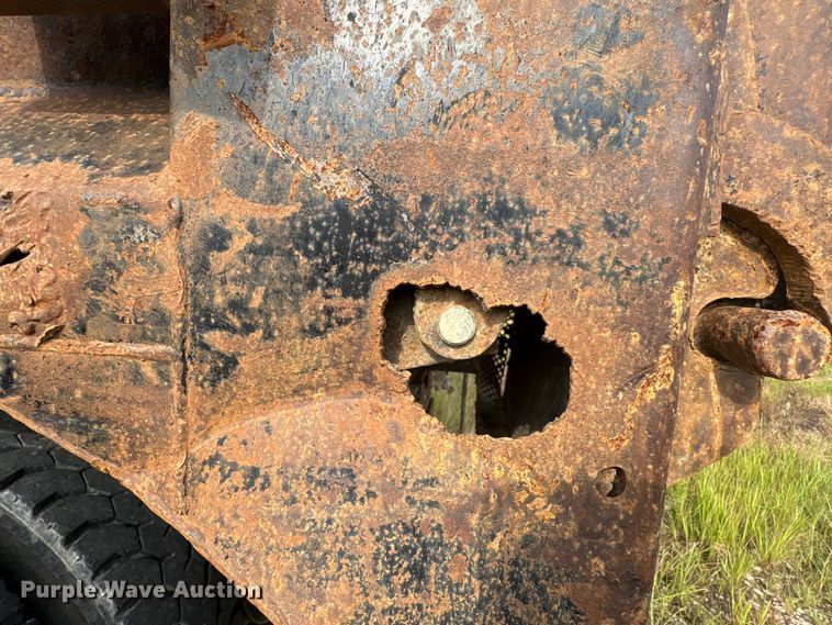 image for item ET7042 1992 International 4700  dump truck