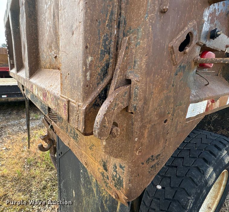 image for item ET7042 1992 International 4700  dump truck