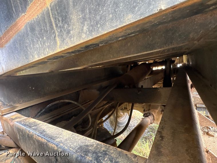 image for item ET7042 1992 International 4700  dump truck