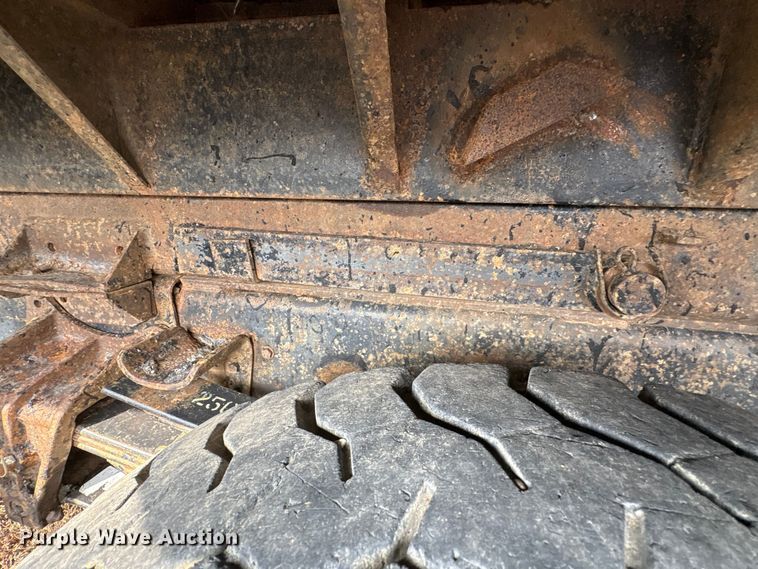 image for item ET7042 1992 International 4700  dump truck