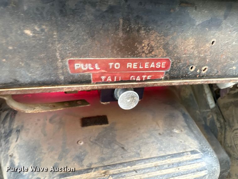 image for item ET7042 1992 International 4700  dump truck