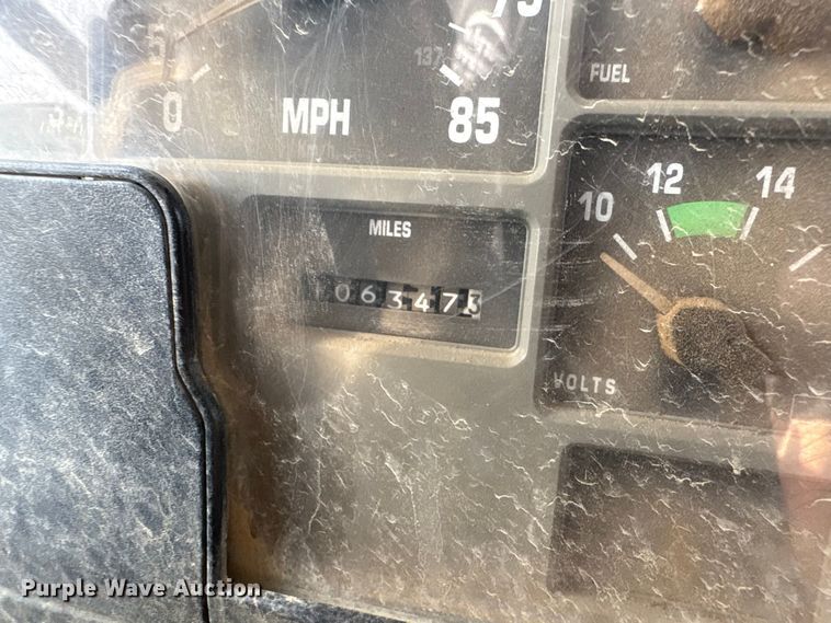 image for item ET7042 1992 International 4700  dump truck