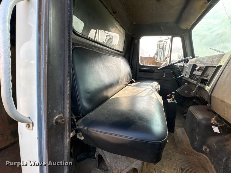 image for item ET7042 1992 International 4700  dump truck