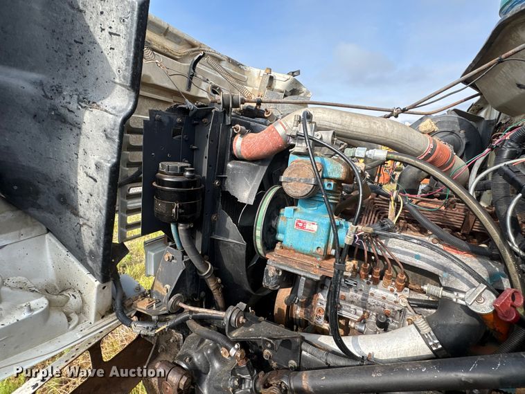 image for item ET7042 1992 International 4700  dump truck