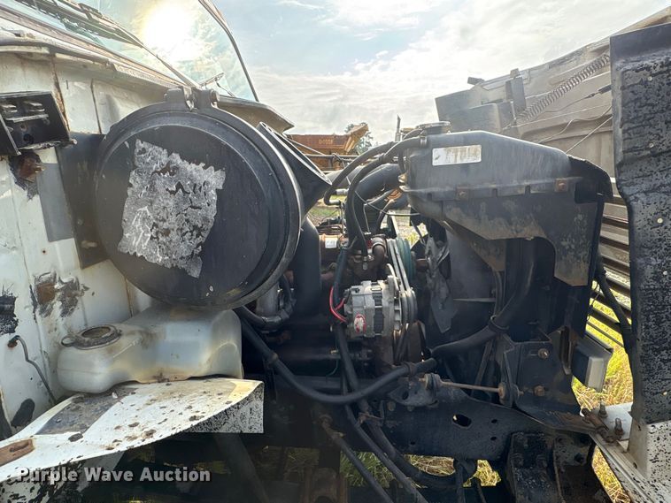 image for item ET7042 1992 International 4700  dump truck