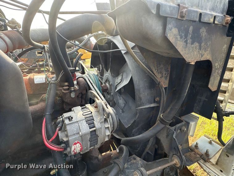 image for item ET7042 1992 International 4700  dump truck