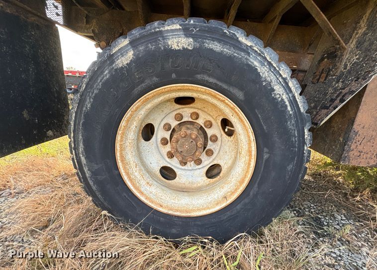 image for item ET7042 1992 International 4700  dump truck