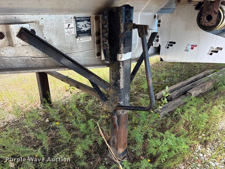 image for item ET7047 2015 Fontaine HCR5222WSA Revolution 52 flatbed trailer