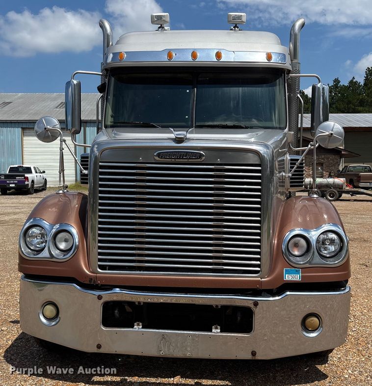 image for item ET7049 2011 Freightliner Coronado semi truck