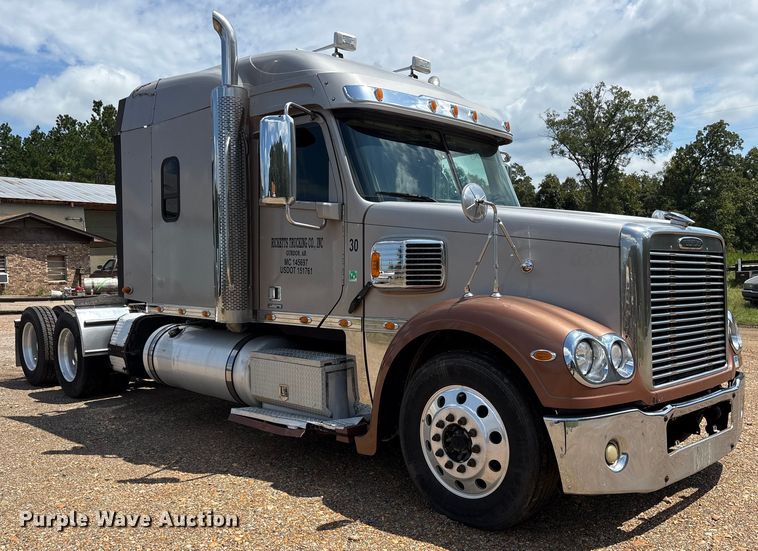 image for item ET7049 2011 Freightliner Coronado semi truck