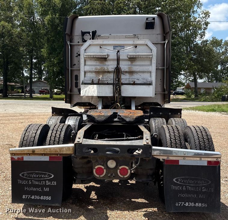 image for item ET7049 2011 Freightliner Coronado semi truck