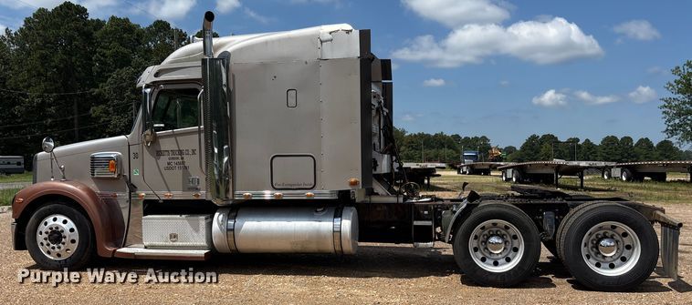 image for item ET7049 2011 Freightliner Coronado semi truck