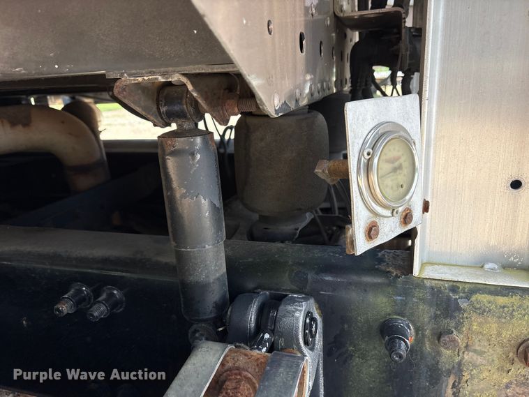 image for item ET7049 2011 Freightliner Coronado semi truck