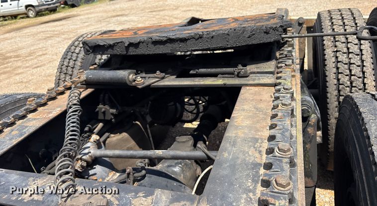 image for item ET7049 2011 Freightliner Coronado semi truck