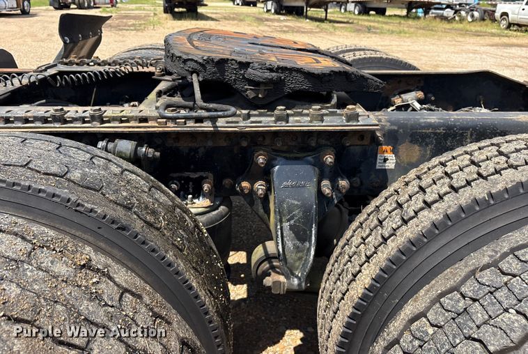 image for item ET7049 2011 Freightliner Coronado semi truck