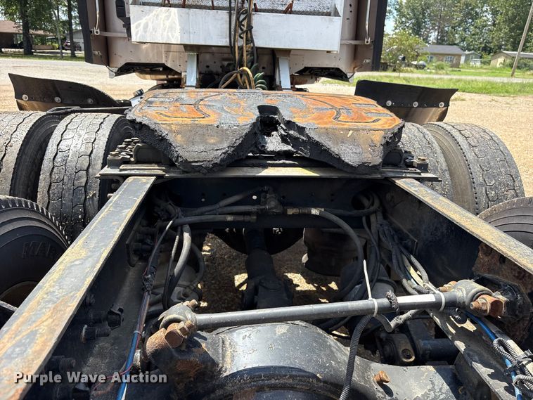 image for item ET7049 2011 Freightliner Coronado semi truck