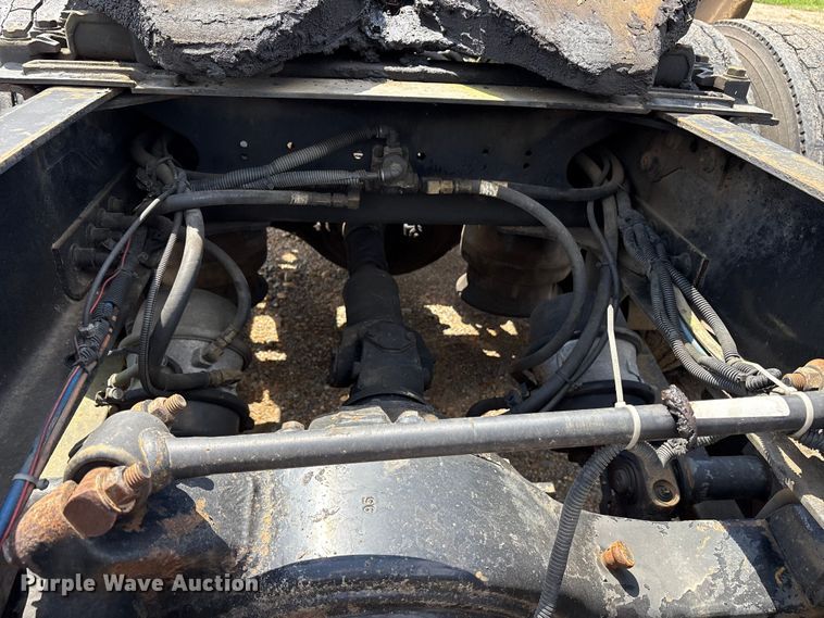 image for item ET7049 2011 Freightliner Coronado semi truck