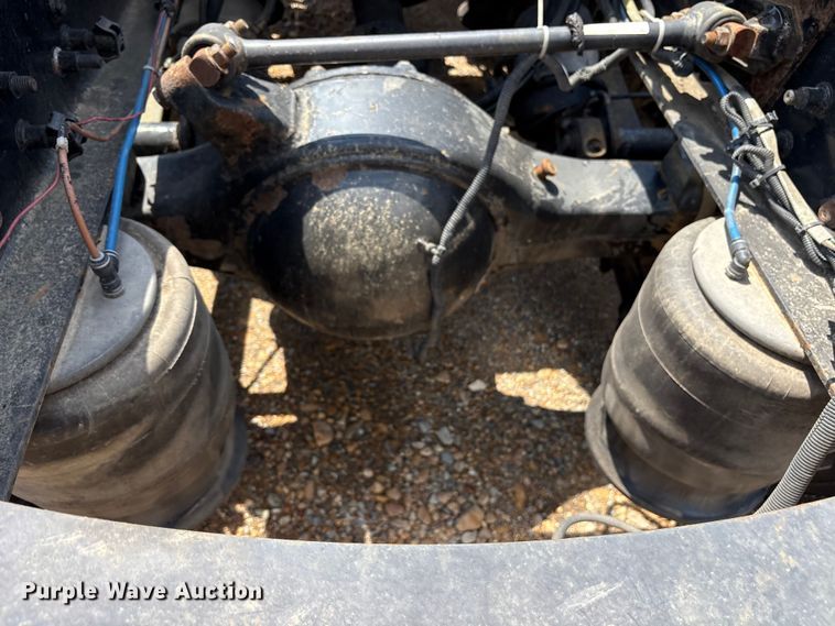 image for item ET7049 2011 Freightliner Coronado semi truck