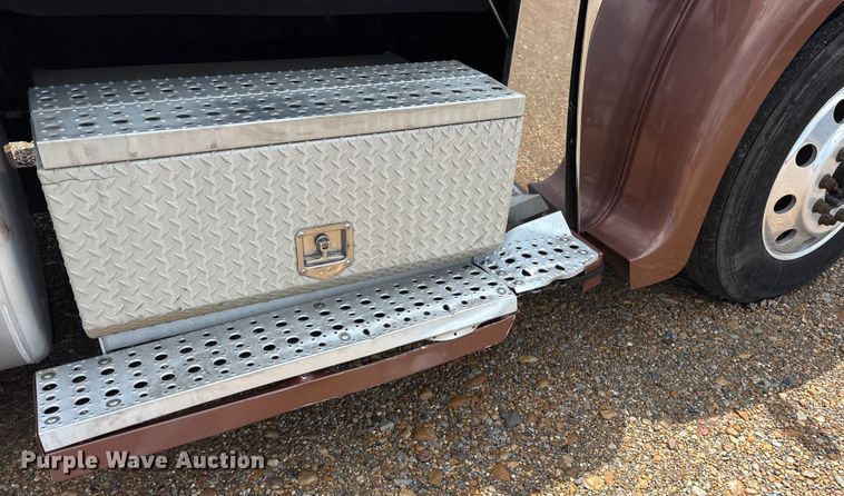 image for item ET7049 2011 Freightliner Coronado semi truck